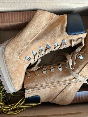 Steve Madden Tan Suede Ankle Boots with Black Collar